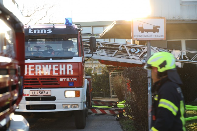 Brand in einem Hochhaus in Enns fordert ein Todesopfer