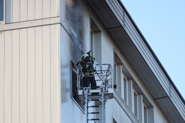 Brand in einem Hochhaus in Enns fordert ein Todesopfer