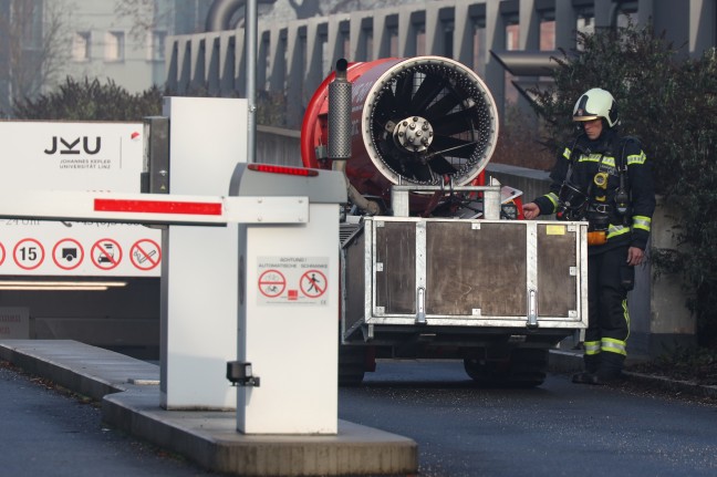 Brandeinsatz in Tiefgarage eines Klinikums in Linz-Kaplanhof