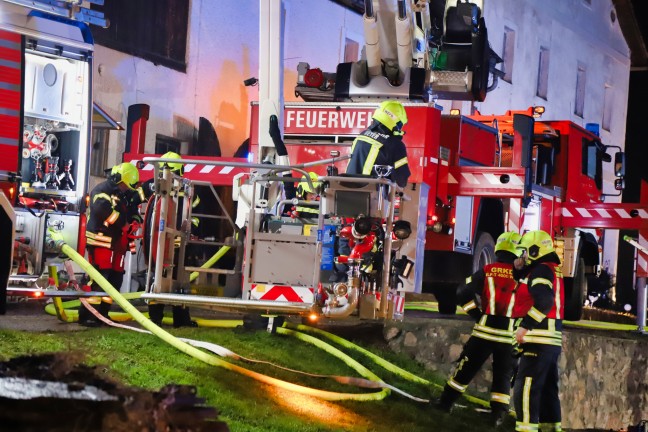 Zwölf Feuerwehren bei Großbrand eines landwirtschaftlichen Objektes in Reichraming im Einsatz
