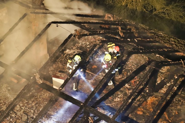 Zwölf Feuerwehren bei Großbrand eines landwirtschaftlichen Objektes in Reichraming im Einsatz