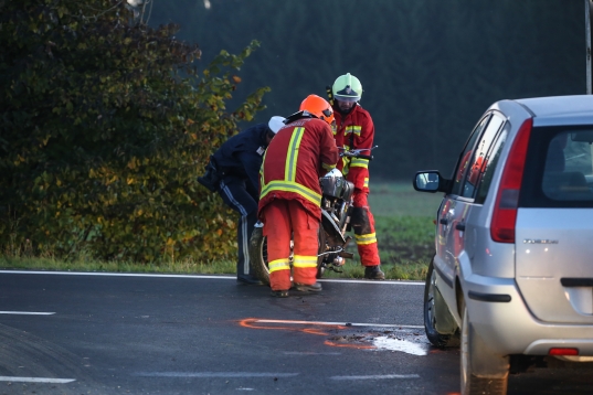 Schwerer Verkehrsunfall mit Motorrad auf der Pettenbacher Straße in Vorchdorf