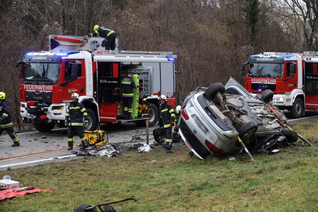 Tödlicher Crash zwischen PKW und LKW auf Steyrtalstraße bei Waldneukirchen