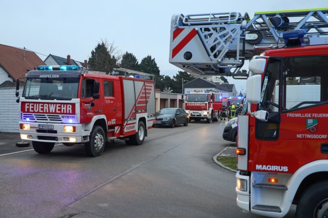 Vier Feuerwehren bei angebranntem Kochgut in einer Wohnung in Ansfelden im Einsatz