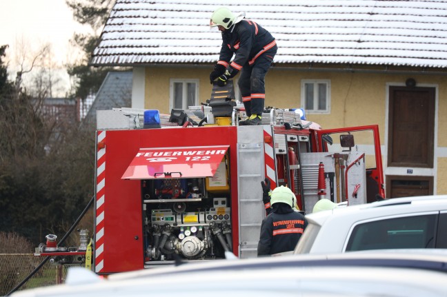 Sieben Feuerwehren bei Brand in einem Nebengebäude in Riedau im Einsatz