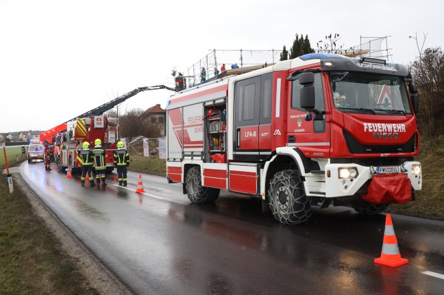 Sechs Feuerwehren bei Personenrettung auf Baustelle in Wilhering im Einsatz