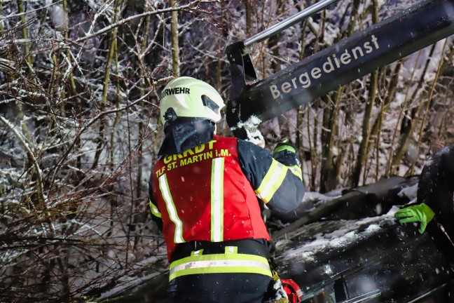 PKW bei Verkehrsunfall in St. Martin im Mühlkreis überschlagen und in einen Graben gestürzt