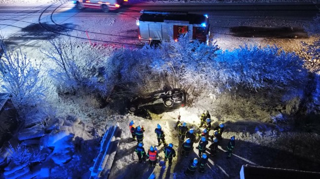 PKW bei Verkehrsunfall in St. Martin im Mühlkreis überschlagen und in einen Graben gestürzt