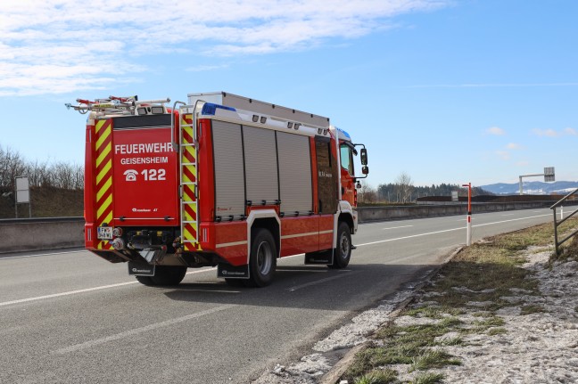 Rauchender Kleintransporter nach Motorschaden löste Einsatz auf Innkreisautobahn bei Meggenhofen aus