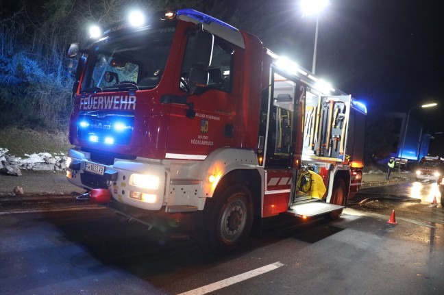 Verkehrsunfall zwischen zwei PKW in Vöcklabruck fordert eine verletzte Person