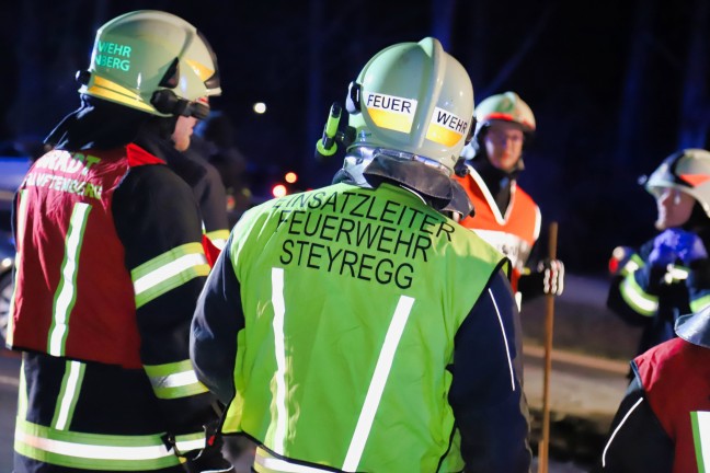 Schwerere Frontalkollision auf der Donaustraße bei Steyregg fordert zwei teils Schwerverletzte