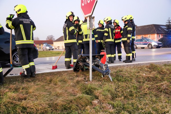 Kreuzungscrash zwischen PKW und LKW in Naarn im Machlande fordert eine verletzte Person