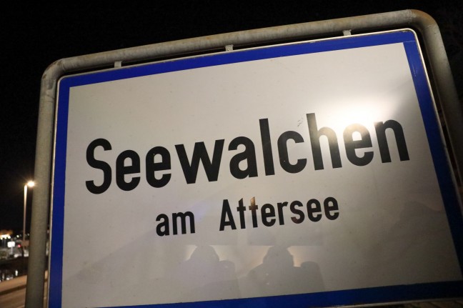 Feuerwehr bei Untersttzung des Rettungsdienstes in Seewalchen am Attersee im Einsatz