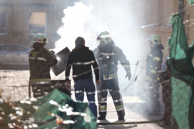 Feuerwehr und Rauchfangkehrer bei ausgedehntem Kaminbrand in Wels-Neustadt im Einsatz