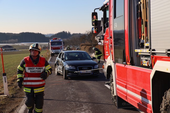 Schwerer Verkehrsunfall mit drei beteiligten Fahrzeugen in Laakirchen