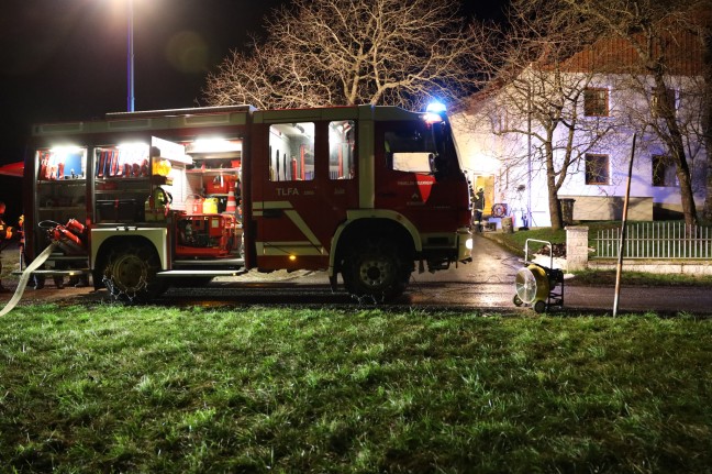 Drei Feuerwehren bei Brand im Heizraum eines Hauses in Peterskirchen im Einsatz