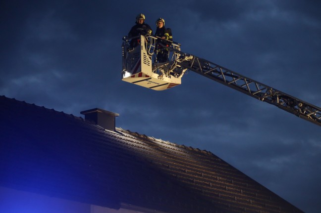Kaminbrand bei Wohnhaus in Wels-Lichtenegg sorgte fr Einsatz von Feuerwehr und Rauchfangkehrer