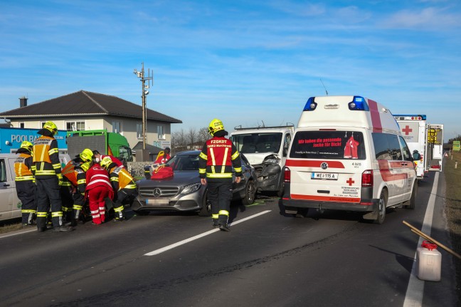 Beifahrerin bei Auffahrunfall auf Wiener Straße in Marchtrenk verletzt