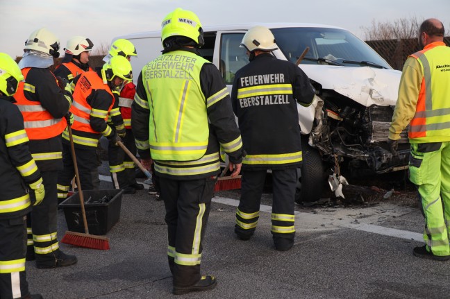 Sechs Kilometer langer Stau nach Verkehrsunfall mit drei Fahrzeugen auf Westautobahn bei Vorchdorf