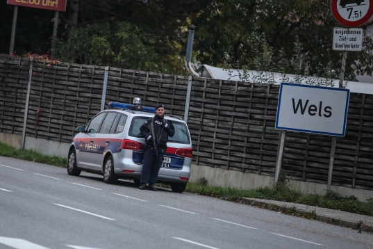 Alarmfahndung der Polizei nach bewaffnetem Raubüberfall auf eine Trafik in Linz