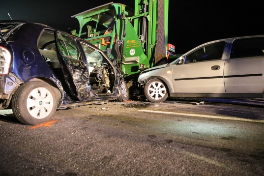 Schwerer Verkehrsunfall mit vier beteiligten Fahrzeugen in Schlatt