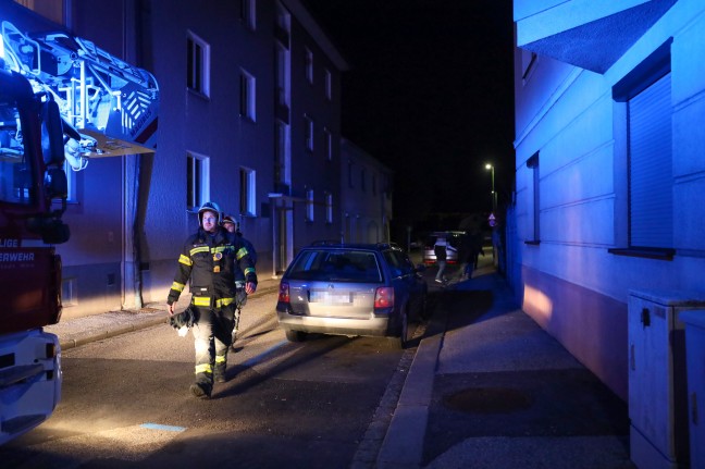 Kerze als Auslser: Einsatzkrfte zu vermutetem Wohnungsbrand in Wels-Innenstadt alarmiert