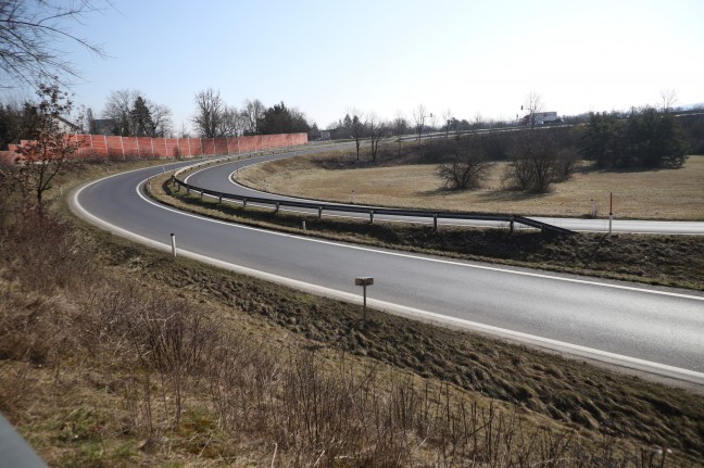 Schwerer Verkehrsunfall: Autolenker ber Rampe der Welser Autobahn bei Marchtrenk geschleudert