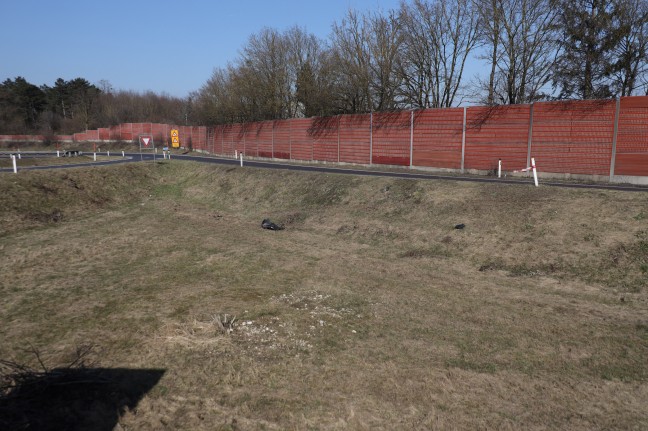 Schwerer Verkehrsunfall: Autolenker ber Rampe der Welser Autobahn bei Marchtrenk geschleudert