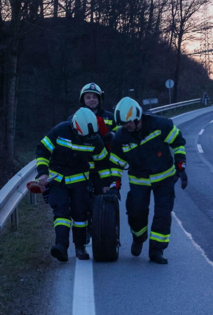 Kreuzungskollision zwischen zwei PKW in Pischelsdorf am Engelbach