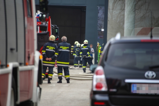 Feuerwehr bei Brand in einer Filteranlage eines Gewerbebetriebs in Wels im Einsatz