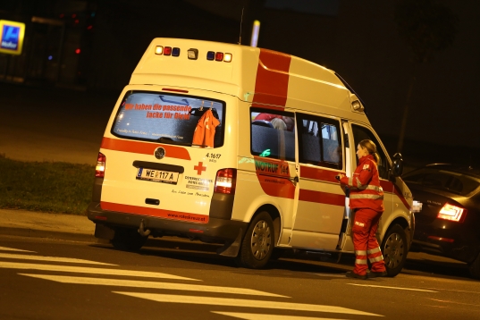 Kreuzungscrash mit Polizeiauto in Wels fordert zwei Leichtverletzte