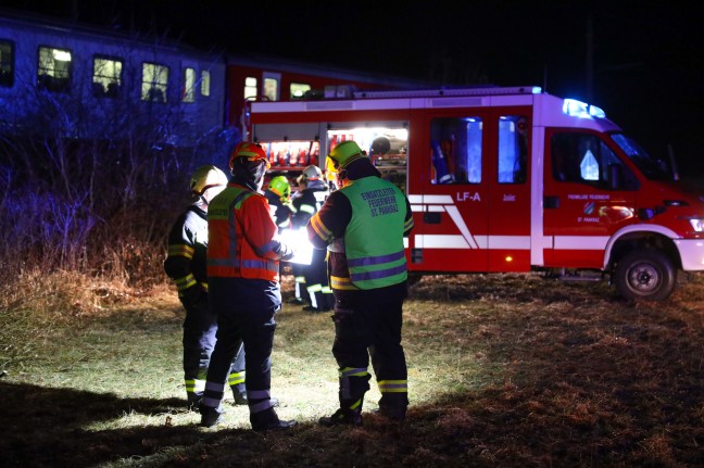 35 Fahrgste bei St. Pankraz durch Feuerwehr aus Nahverkehrszug evakuiert