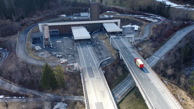 Verkehrsunfall auf Pyhrnautobahn im Bosrucktunnel fordert eine verletzte Person