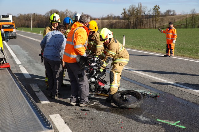 Motorradlenker (58) bei Kollision mit PKW auf Rieder Straße in Haag am Hausruck tödlich verletzt