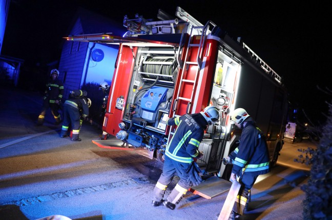 Brand in einem Gewchshaus einer ehemaligen Grtnerei in Wels-Pernau