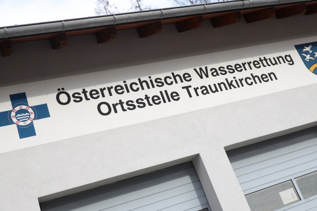 Einsatzkräfte zu Personenrettung aus dem Traunsee bei Traunkirchen alarmiert