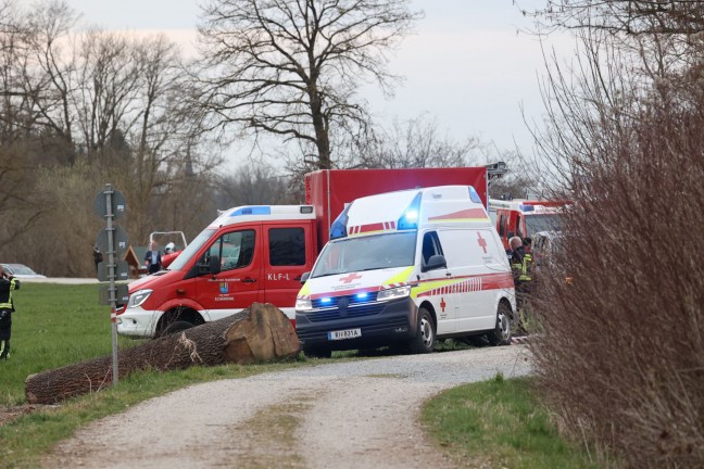 Auto im Inn untergegangen: Großeinsatz der Einsatztaucher in Kirchdorf am Inn
