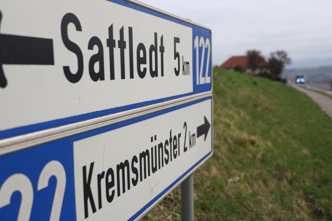 Sieben Kilometer lange Ölspur zwischen Kremsmünster und Sattledt sorgte für längeren Einsatz
