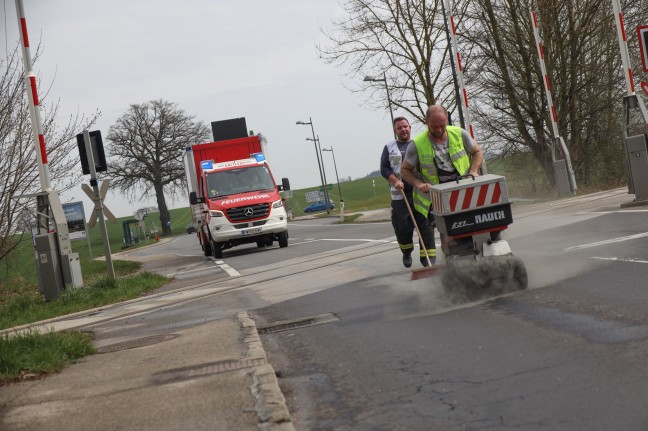 Sieben Kilometer lange Ölspur zwischen Kremsmünster und Sattledt sorgte für längeren Einsatz
