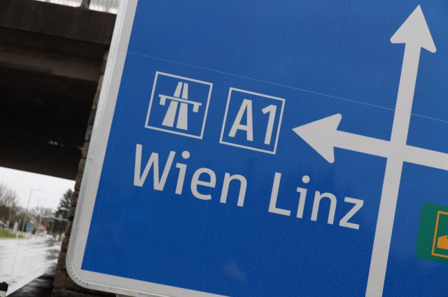 Raser berholte auf Westautobahn bei Allhaming mit Tempo 230 eine Zivilstreife der Polizei