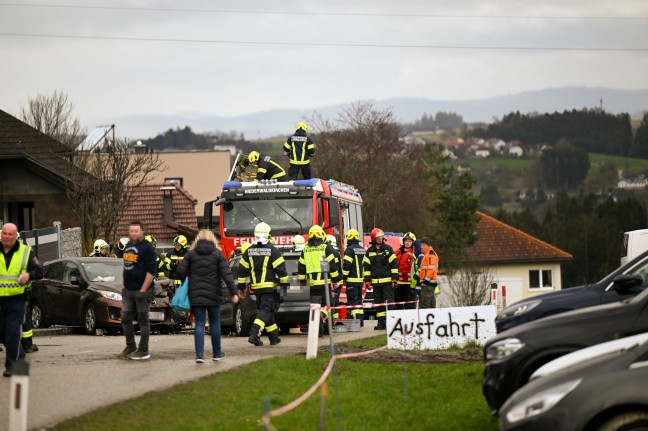 Heftige Kollision zwischen zwei PKW in Herzogsdorf