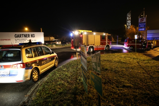 Einsatz der Feuerwehr bei Gefahrstoffaustritt aus einem Güterzug in Wels