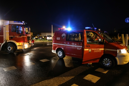 Einsatz der Feuerwehr bei Gefahrstoffaustritt aus einem Güterzug in Wels