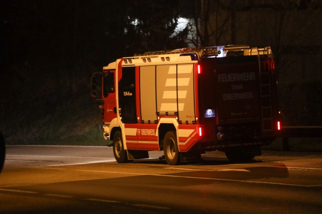 Zwei Feuerwehren und Brandschutzgruppe bei Brand in einer Papierfabrik in Laakirchen im Einsatz