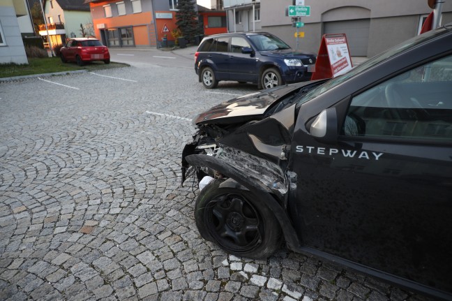 Crashrettung nach schwerem Verkehrsunfall auf Gmundener Strae in Roitham am Traunfall