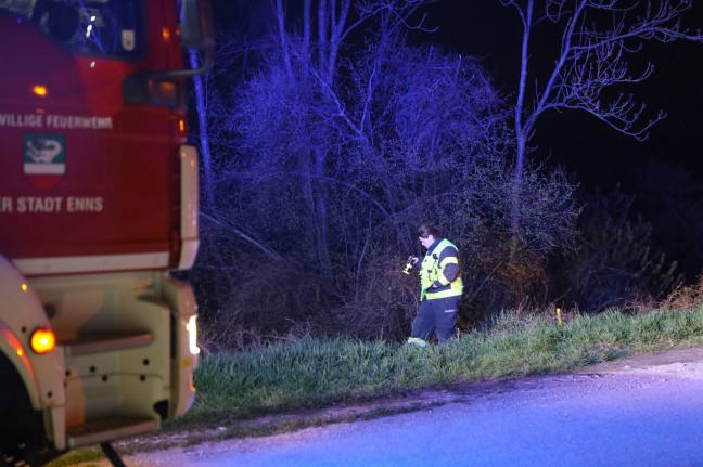 Nächtliche Suchaktion im Bereich des Ennsflusses in Enns nach möglicherweise verunfallter Person