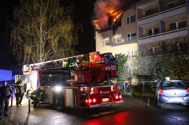 Ausgedehnter Wohnungsbrand in einem Mehrparteienwohnhaus in Ansfelden