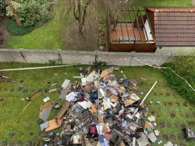 Ausgedehnter Wohnungsbrand in einem Mehrparteienwohnhaus in Ansfelden