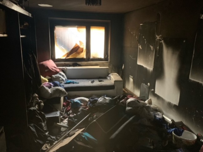 Ausgedehnter Wohnungsbrand in einem Mehrparteienwohnhaus in Ansfelden
