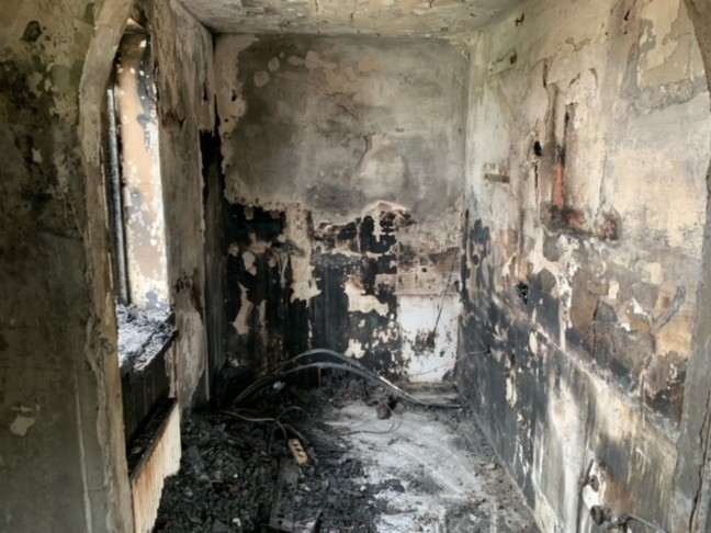 Ausgedehnter Wohnungsbrand in einem Mehrparteienwohnhaus in Ansfelden